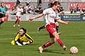 Julia Asam erzielt das 1:0 für die Würzburger Kickers im Bayernliga-Heimspiel gegen den TSV Theuern.