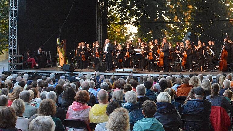 Ein exquisites Konzertereignis am letzten Juli-Wochenende: der Salzburg Klassiker in Bad Neustadt. Ein exquisites Konzertereignis am letzten Juli-Wochenende: der Salzburg Klassiker in Bad Neustadt.