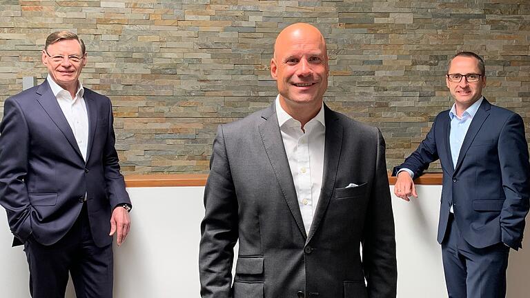 Verstärkung im Management von Mercator Leasing in Schweinfurt. Auf dem Bild (von links): Rolf Hahn, Vorsitzender der Geschäftsführung, Dr. Norman Hoppen, Leitung Business Development, sowie Matthias Schneider, Geschäftsführer Mercator Leasing Schweinfurt.