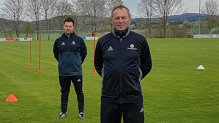 Thomas Jakob (vorne, Archivbild) verstärkt ab sofort das Interims-Trainerduo Markus Bach und Tobias Schunder beim Fußball-Bayernligisten TSV Großbardorf.