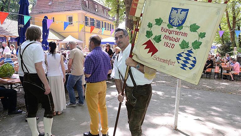 Die Kirchweih des Bürgervereins Altstadt lockte alle Jahre Tausende in die Höllen-Wirtschaft. Wegen der langen Vakanz in der Wirtschaft wechselte der Bürgerverein 2017 in die Altstadt.