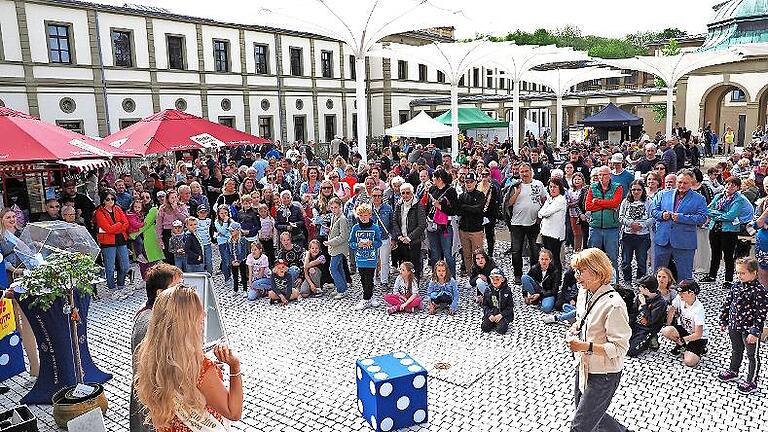 Das Sommerfest der Spielbank fand auch in diesem Jahr im Innenhof des Bad Kissinger Luitpoldbades statt.       -  Das Sommerfest der Spielbank fand auch in diesem Jahr im Innenhof des Bad Kissinger Luitpoldbades statt.