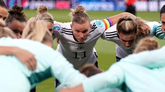 Alexandra Popp       -  Die langjährige DFB-Kapitänin Alexandra Popp wird in Duisburg verabschiedet. Wir haben alle Infos zum Spiel der DFB-Frauen gegen Australien.