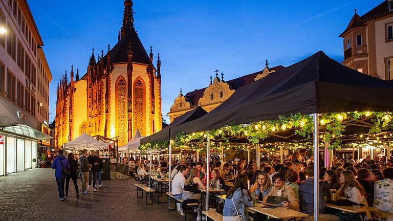 Das Würzburger Weindorf auf dem Marktplatz geht noch bis zum 9. Juni. Das Würzburger Weindorf auf dem Marktplatz geht noch bis zum 9. Juni. 