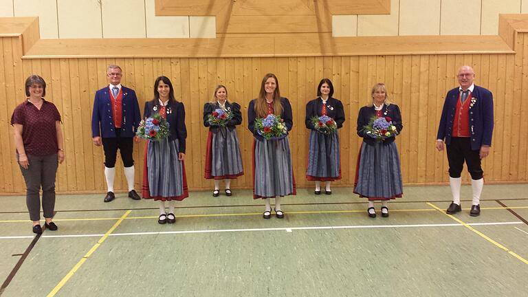 Auf dem Foto von links die Geehrten (20 bis 50 Jahre) Renate Haag, Michael Baumgart ,Julia Schmitt, Tanja Schmitt, Katharina Dietz, Carolin Dünisch, Sabine Zirkenbach, Elmar Straub. Auf dem Foto von links die Geehrten (20 bis 50 Jahre) Renate Haag, Michael Baumgart ,Julia Schmitt, Tanja Schmitt, Katharina Dietz, Carolin Dünisch, Sabine Zirkenbach, Elmar Straub.