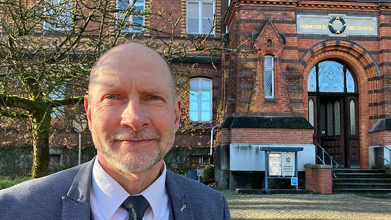 Anschlagspläne von 17-Jährigem - Oberstaatsanwalt Winterfeldt       -  Oberstaatsanwalt Bernd Winterfeldt hat am Mittwoch dem Innan- und Rechtsausschuss Rede und Antwort gestanden.