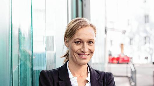Sie darf sich mit gutem Grund zu den aktuell erfolgreichsten deutschen Sachbuchautoren zählen: Nadine Schubert und ihre Co-Autorin Anneliese Bunk haben es mit „Besser leben ohne Plastik“ in die Top 20 der Spiegel-Bestseller-Liste geschafft. Sie darf sich mit gutem Grund zu den aktuell erfolgreichsten deutschen Sachbuchautoren zählen: Nadine Schubert und ihre Co-Autorin Anneliese Bunk haben es mit „Besser leben ohne Plastik“ in die Top 20 der Spiegel-Bestseller-Liste geschafft.