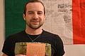 Eine italienische Fahne in seiner Wohnung die Erinnerung ans Auslandssemester wach: Der 28-jährige Philipp Heilgenthal hat seinen ersten Roman 'Erasmus für's Leben' veröffentlicht.