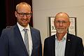 Jürgen Krückel, der ehemalige Leiter des Bildungsbereichs des Generationenzentrums, (rechts) und Alexander Kolbow, der neue Leiter.