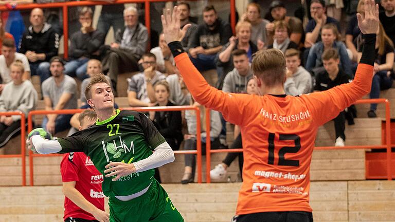 Eine Handballszene aus der Zeit vor Corona (SG DJK Rimpar II gegen TSV Lohr am 26. Oktober 2019): Der Verband will Ende Januar wieder mit dem Spielbetrieb starten. Ob das aber wirklich möglich sein wird und ob dann Zuschauer anwesend sein dürfen, ist derzeit noch völlig offen.