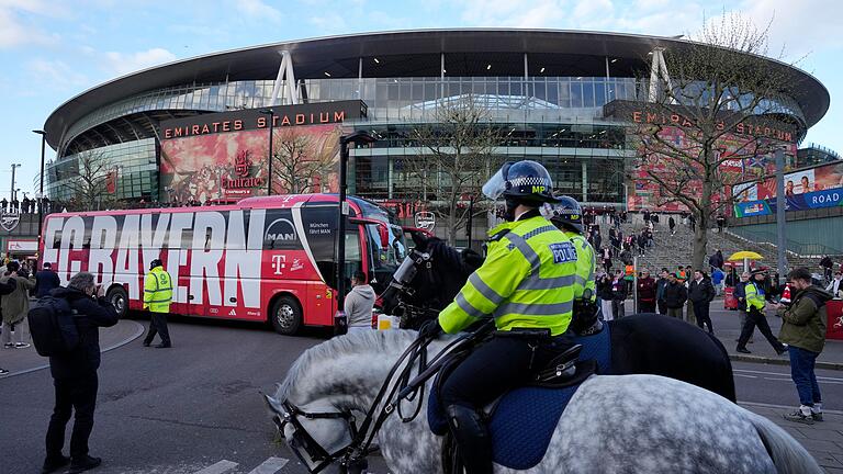 FC Arsenal - Bayern München       -  Großer Aufgalopp vorm Emirates - allerdings nicht für die Bayern-Fußballerinnen.