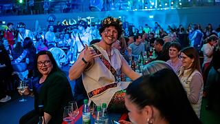 Ein Abend voller Tanz, bester Stimmung und Action bei den bayrischen Meisterschaften für Männer und Jugendtanzgruppen in der Hammelburger Saaletal Halle
