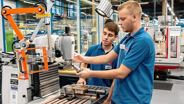 Rückblick 2016: Bosch-Rexroth bildet selbst aus       -  (kör) Zu Mannesmanns Zeiten wurde die Ausbildung von Bosch-Rexroth von Sachs betreut. Das ist jetzt anders. Im November hat das Unternehmen eine eigene, 600 Quadratmeter große Ausbildungswerkstatt eröffnet.