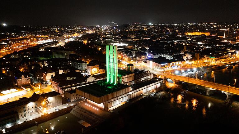 Das Würzburger Heizkraftwerk versorgt große Teile des&nbsp; Würzburger Stadtgebiets mit Fernwärme. Von einer drohenden Gasknappheit wäre das Kraftwerk zunächst nicht betroffen.