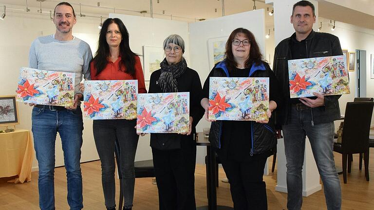 Den Adventskalender stellten (von links) Lions-Club-Präsident Dominic Wukowojac, Lions-Club-Präsidentin Sandra Steinicke, Christine Wehe-Bamberger, Organisatorin Brigitte Schmidt und Jörg Geier vom Lions-Club Bad Neustadt vor.