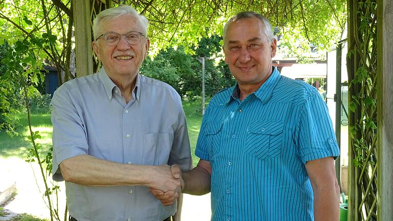 Bürgermeister Horst Reuther (rechts) gratulierte Peter Tramski zum Geburtstag.