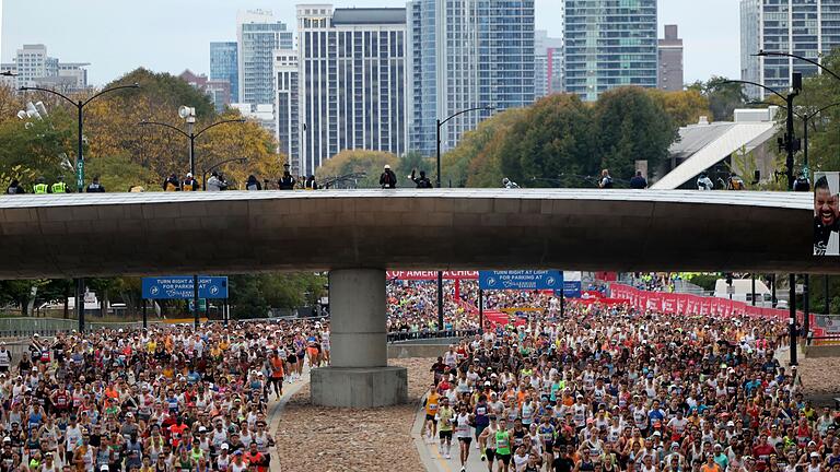 Marathon in Chicago       -  Tausende nahmen am Marathon in Chicago teil.