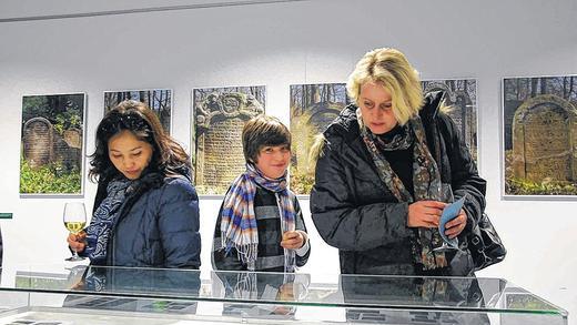 Verlorene Lebenswelt: Eine Ausstellung über den jüdischen Friedhof bei Ebern ist im Johanna-Stahl-Zentrum zu sehen.