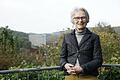 Adelheid Zimmermann auf der Terrasse ihres Hauses, im Hintergrund das Kurstift-Hochhaus. Diese Woche ist die letzte der FDP-Frau im unterfränkischen Bezirkstag.       -  Adelheid Zimmermann auf der Terrasse ihres Hauses, im Hintergrund das Kurstift-Hochhaus. Diese Woche ist die letzte der FDP-Frau im unterfränkischen Bezirkstag.