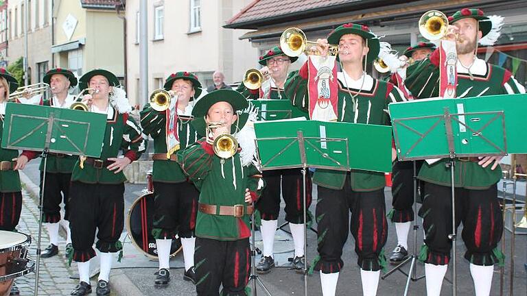 Der Spielmannszug beim Standkonzert.