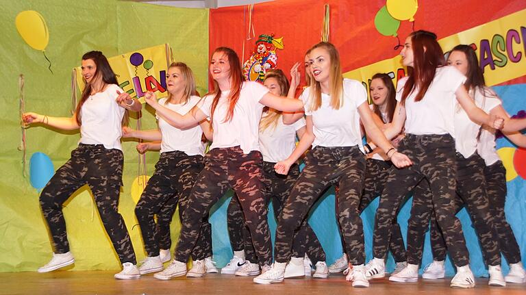 'Die Mädelz' zeigten, dass sie in allen Tanzstilen zuhause sind. 'Die Mädelz' zeigten, dass sie in allen Tanzstilen zuhause sind.