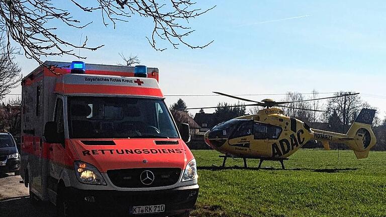 Wenn Lebensgefahr herrscht, kommt oft der Rettungshubschrauber zum Unfallort.