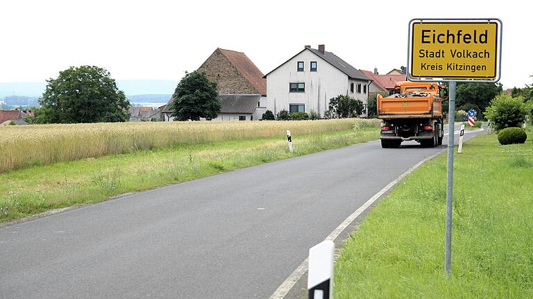 Auf dieser Ackerfläche am linken Ortseingang von Eichfeld (von Rimbach kommend) hat die Stadt Volkach eine Fläche gekauft, auf der gebaut werden soll. Auf dieser Ackerfläche am linken Ortseingang von Eichfeld (von Rimbach kommend) hat die Stadt Volkach eine Fläche gekauft, auf der gebaut werden soll.