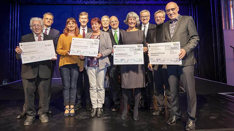 Bei Spendern und Gebern herrschte gleichermaßen Freude über die 40 000 Euro Veranstaltungserlös. Das Geld wird zu gleichen Teilen an vier regionale Projekte verteilt.