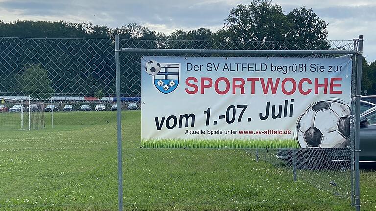 Auf dem Sportgelände SV Altfeld wird in der kommenden Saison Christian Semmler als Trainer der ersten Männermannschaft die Übungseinheiten leiten. Auf dem Sportgelände SV Altfeld wird in der kommenden Saison Christian Semmler als Trainer der ersten Männermannschaft die Übungseinheiten leiten.