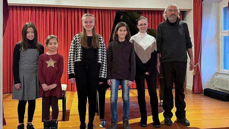 Auf dem Foto von links Sonja Wolters, Sarah Wolters, Marie Kessler, Jakob Pahms, Lea Schinski, Wolfgang Klösel.