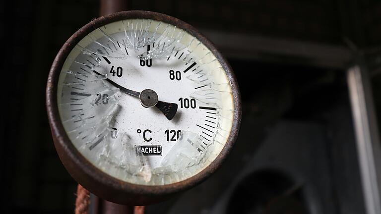 Die Zeit in vielen Lost Places ist stehen geblieben wie auf dieser Temperaturanzeige in einem ehemaligen US-Munitionslager bei Kitzingen. Die Zeit in vielen Lost Places ist stehen geblieben wie auf dieser Temperaturanzeige in einem ehemaligen US-Munitionslager bei Kitzingen.