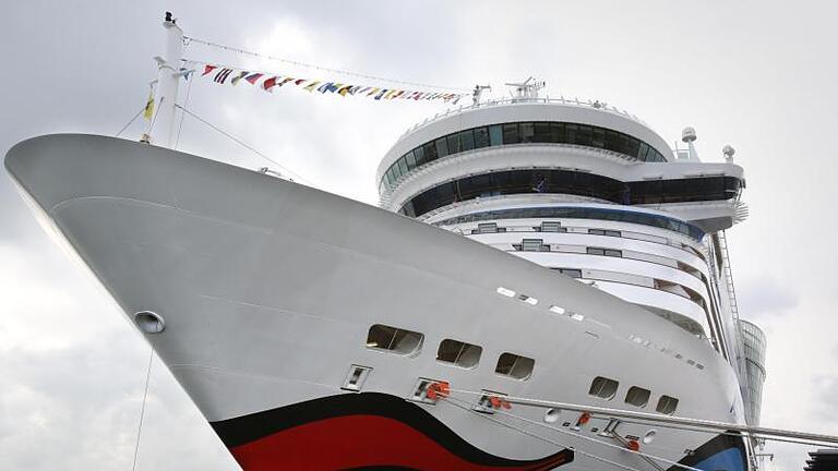 Die «Aidabella» liegt im Ostseebad Warnemünde im Hafen. Wegen Covid-19 beendet die Aida Cruises die Asien-Saison vorzeitig. Foto: Bernd Wüstneck/dpa-Zentralbild/dpa - Die «Aidabella» liegt im Ostseebad Warnemünde im Hafen. Wegen Covid-19 beendet die Aida Cruises die Asien-Saison vorzeitig. Die «Aidabella» liegt im Ostseebad Warnemünde im Hafen. Wegen Covid-19 beendet die Aida Cruises die Asien-Saison vorzeitig. Foto: Bernd Wüstneck/dpa-Zentralbild/dpa - Die «Aidabella» liegt im Ostseebad Warnemünde im Hafen. Wegen Covid-19 beendet die Aida Cruises die Asien-Saison vorzeitig.