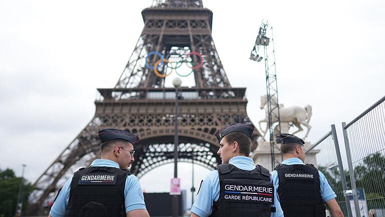 Vor den Olympischen Spielen in Paris       -  Vor dem Start der Sommerspiele ist die Polizeipräsenz in Paris deutlich erhöht worden.