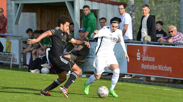 Antonius Cosar (rechts) vom TSV Abtswind setzt sich gegen Marcel Onwudiwe durch. Antonius Cosar (rechts) vom TSV Abtswind setzt sich gegen Marcel Onwudiwe durch.