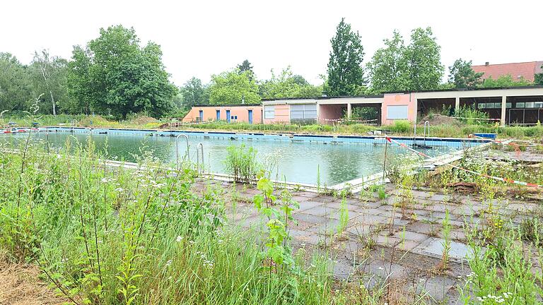 Das Volkacher Freibad vor seiner Sanierung.