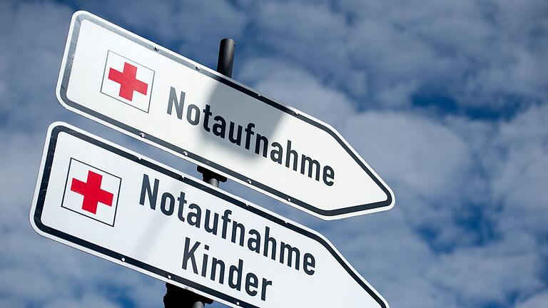 Notaufnahme       -  Bayerns Landkreistag schlägt Alarm: Die Arbeit des Gesundheitsministeriums gefährdet nach Ansicht des Verbandes nicht nur die Gesundheitsversorgung - auch politisch könnte das für die regierende CSU schwere Folgen haben. (Symbolbild)