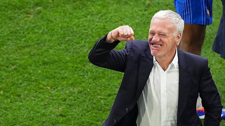 Didier Deschamps       -  Gewonnen und schnell weg - Frankreichs Nationalcoach Deschamps flog mit seinem Team von Düsseldorf nach Paderborn