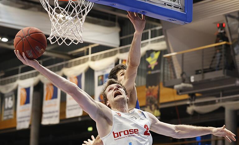 Mit 14 Punkten und gemeinsam mit Cameron Hunt war Florian Koch (am Ball) treffsicherster Akteur der Baskets.