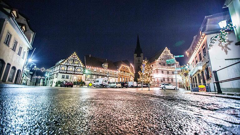 Ist denn schon wieder Weihnachten in Zeil? Nicht ganz. Aber die Stadt bekommt ein schönes Geschenk vom Freistaat: 650.000 Euro. Auch heuer dürfte also die Weihnachtsbeleuchtung leuchten.&nbsp;