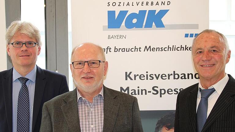 Beim Kreisverbandstag des VdK Main-Spessart sprach Landesgeschäftsführer Michael Pausder (links). Elmar Rüb (Mitte) löste Franz Wolf als Vorsitzender ab.