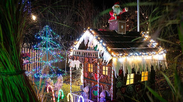 Das selbstgebaute Lebkuchenhaus ist Peter Macks ganzer Stolz und sieht einem echten zum Verwechseln ähnlich. Das selbstgebaute Lebkuchenhaus ist Peter Macks ganzer Stolz und sieht einem echten zum Verwechseln ähnlich. 