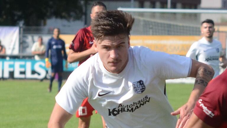 Beim 2:0-Sieg in Fuchsstadt erzielte Pascal Jeni (Archivbild) beide Karlburger Treffer, musste aber anschließend mit Verdacht auf Nasenbeinbruch verletzt ausscheiden. Beim 2:0-Sieg in Fuchsstadt erzielte Pascal Jeni (Archivbild) beide Karlburger Treffer, musste aber anschließend mit Verdacht auf Nasenbeinbruch verletzt ausscheiden.