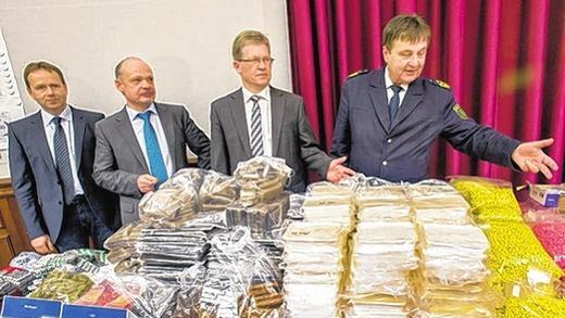 Sackweise Drogen aus dem Kinderzimmer: 360 Kilogramm beschlagnahmter Drogen präsentierten Leipziger Ermittler.