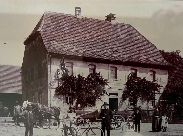 1803 wurde das Hauptgebäude des jetzigen Gasthauses von Martin Strauß erbaut. Im Jahre 1926 kauften Georg und Maria Schimmel das Anwesen in Breitbach.