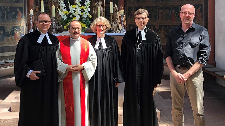 Auf dem Foto (von links): Pfr. Peter Fuchs, Diakon Dirk Rothmann, Pfarrerin Tanja Vincent, Dekan Dr. Wenrich Slenczka, Vertrauensmann Dr. Olaf Kühl-Freudenstein.