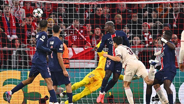 Bayern München - Paris Saint-Germain       -  Bayern-Verteidiger Minjae Kim (r) köpft sein erstes Champions-League-Tor.