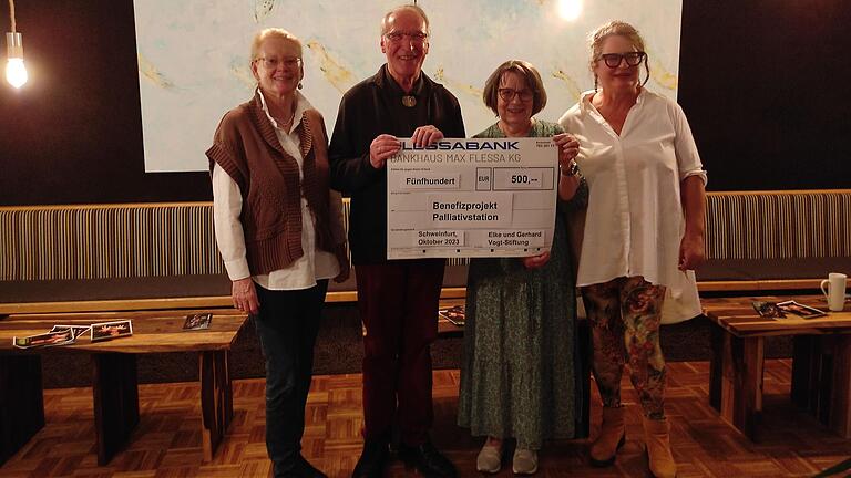 Im Bild zu sehen (von links): Elke Tober-Vogt, Gerhard Vogt, Ursula Pöpperl (Förderverein) und Petra Eisend.