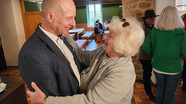 Neues Forsthaus Klaushof unter Jan Kirchhof       -  Ursalinde Kirchhof braucht es nicht extra zu betonen, man sah es ihr an: 'Ich bin sehr stolz auf meinen Sohn und meine Schwiegertochter.'