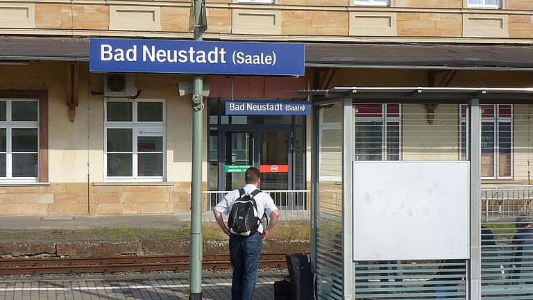 Mit der Anbindung des Bahnhofs von Bad Neustadt an den öffentlichen Verkehr beschäftigt sich das Projekt &bdquo;Zugang zur Bahn&ldquo;.