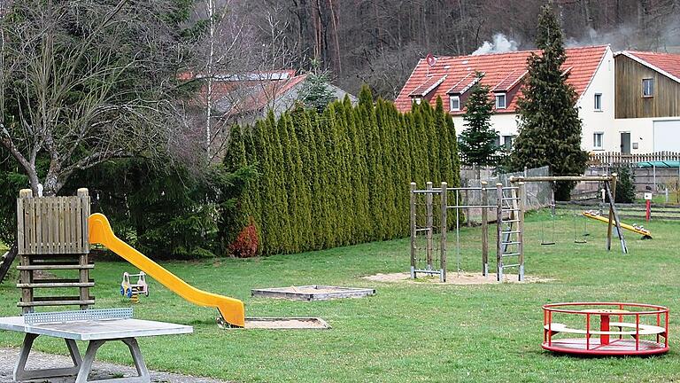 So sieht der Spielplatz im Moment noch aus. Die Planung sieht eine großzügige Erweiterung beziehungsweise Umgestaltung vor.